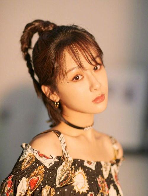 杨紫代言爆料视频大全,精彩瞬间全收录 第1张 杨紫代言爆料视频大全,精彩瞬间全收录 第1张